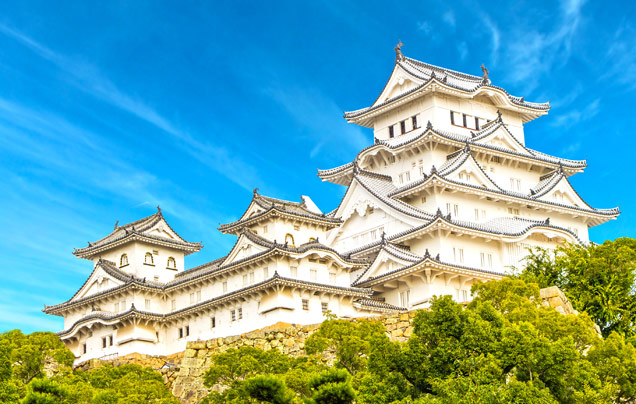 DAY 9: Admire Himeji Castle