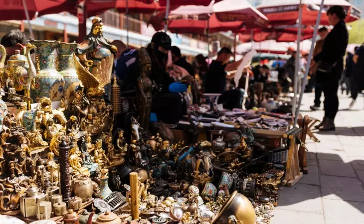 Treasure Hunting at Panjiayuan