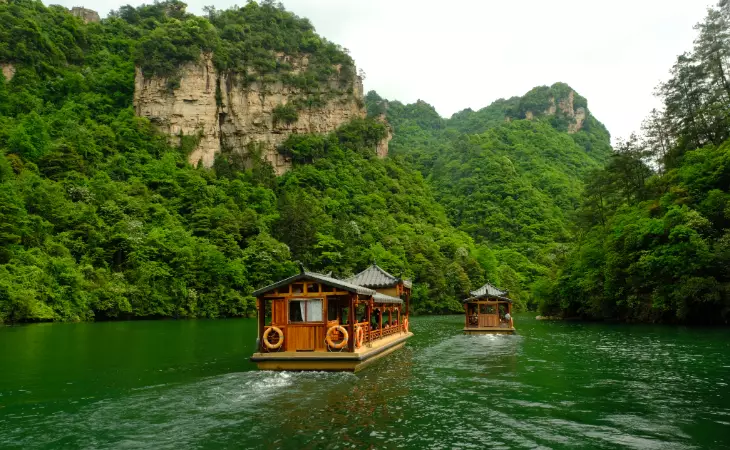 Lake Baofeng Cruise 