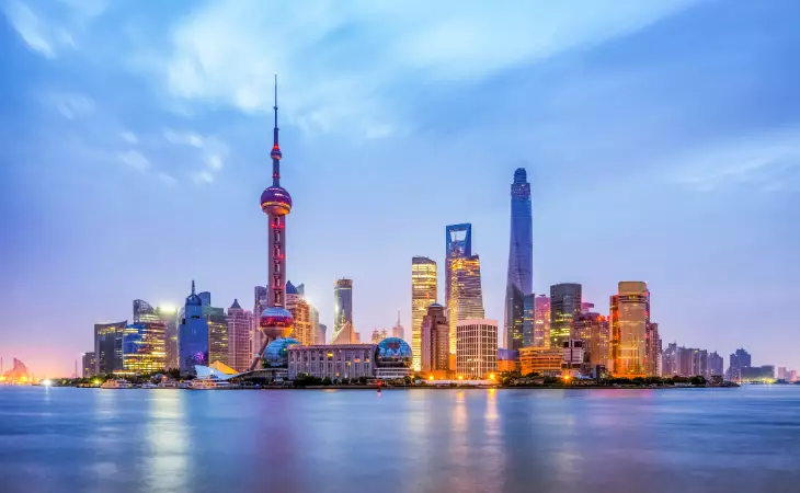 Cruise Along the Bund 