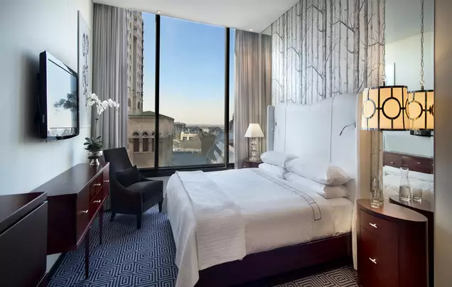 DaVinci Hotel and Suites