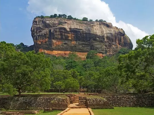 Day 3: Explore Sigiriya & Minneriya