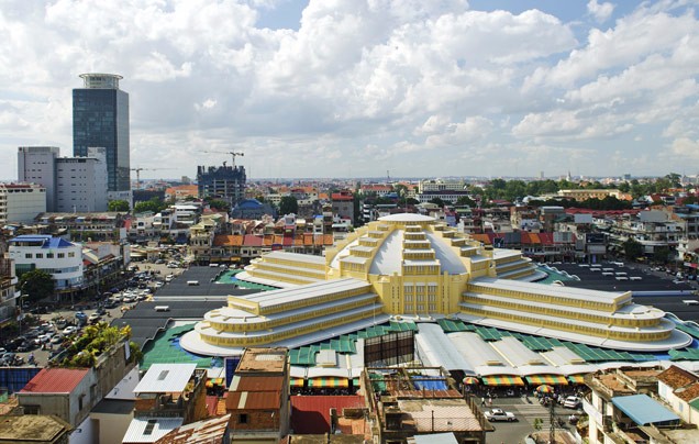 DAY 1: ARRIVE PHNOM PENH